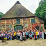 Ob Jahrgangsbaum, Vernissage oder die Störche: In Karoxbostel ist immer was los!